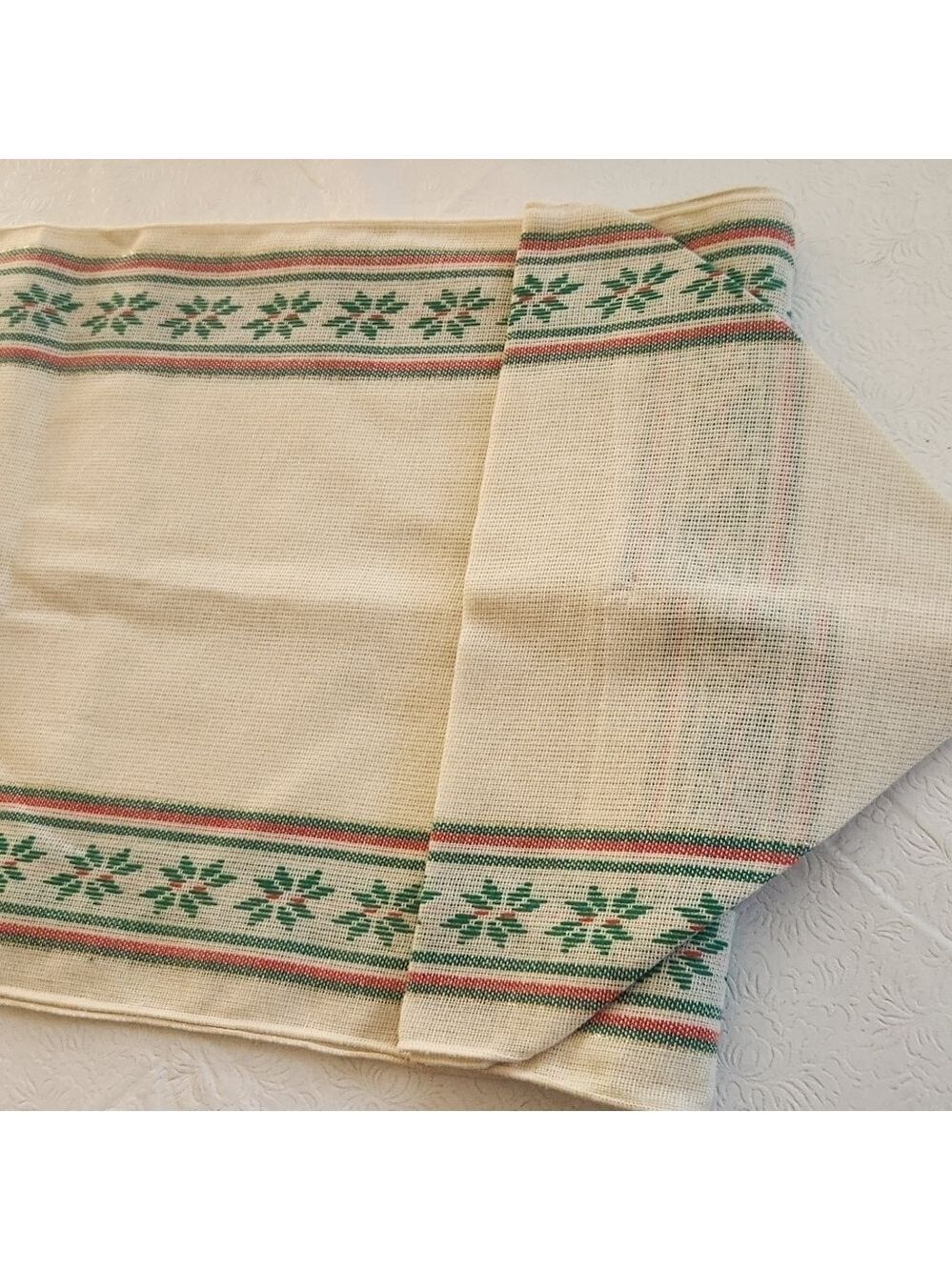 New in Package Sunweave Linen Co.  Holly Leaf Table Runner 17"x90" - Picture 2 of 7